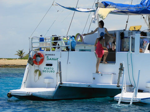 Turistas no catamarã 