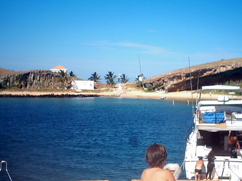 Embarcações na Ilha SantEmbarcações na Ilha Santa Bárbara. Abrolhos