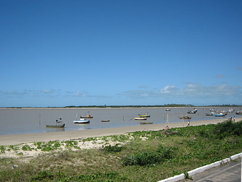 foz do Rio Caravelas - Barcas de pescadores Barra de Caravelas
