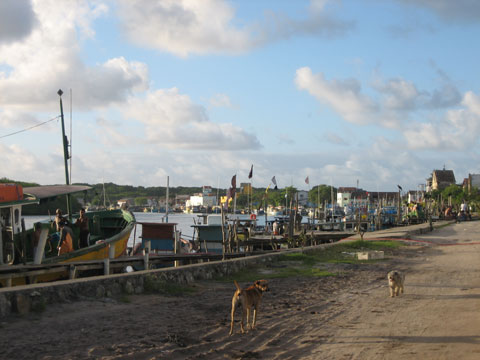 Porto de pescadores de Alcobaça, BA