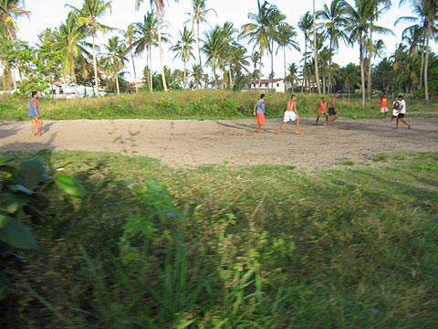 Jogo futebol perto da Barra de Alcobaça
