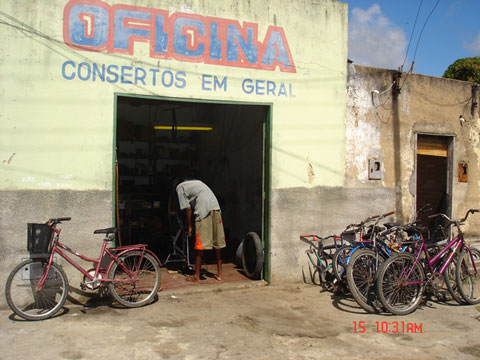 Oficina bike em frente ao mercado - Prado, BA